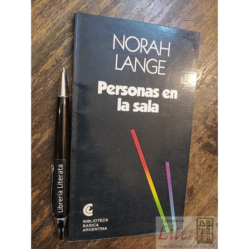 Personas en la sala Norah Lange Ed. Biblioteca Básica Argent