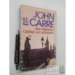 Una pequeña ciudad en Alemania John le Carré Ed. Emecé 328 p