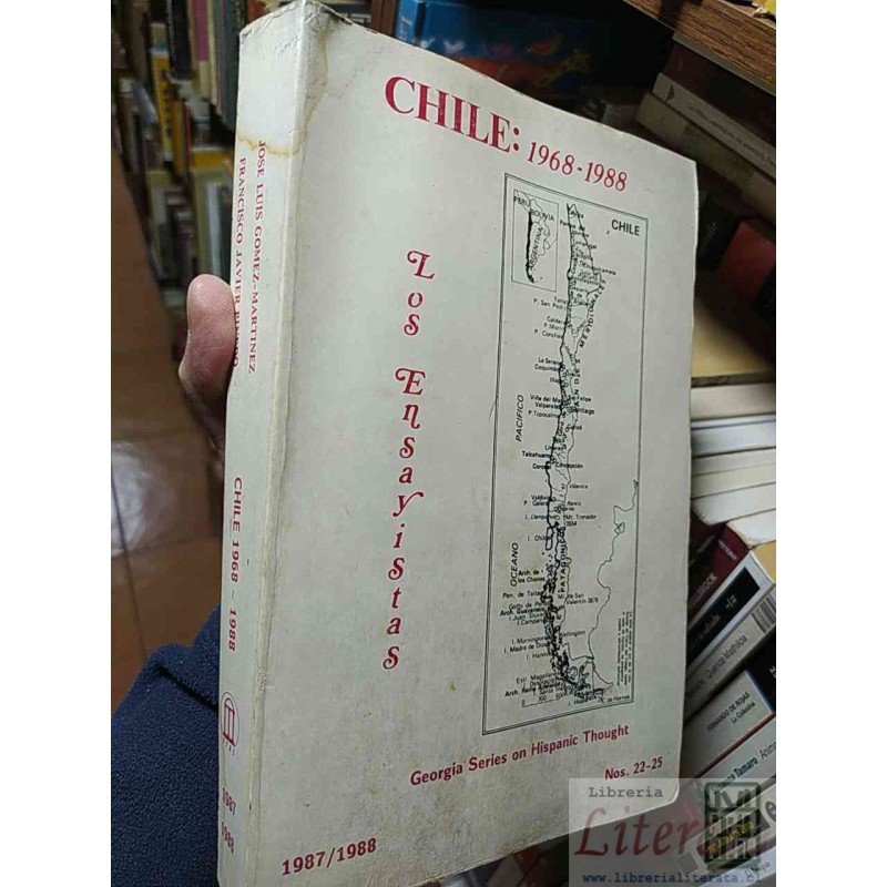 Chile 1968 1988 Los ensayistas edicion Jose Luis Gomez Martines Francisco Javier Pinedo  435 páginas
