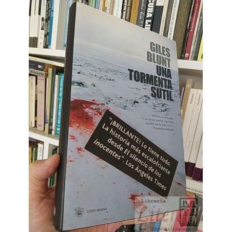 Una tormenta sutil  Giles Blunt RBA tapas duras formato grande Serie Negra 320 páginas