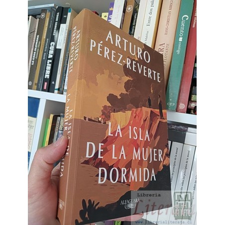 La isla de la mujer dormida Arturo Pérez-Reverte Alfaguara formato grande 409 páginas