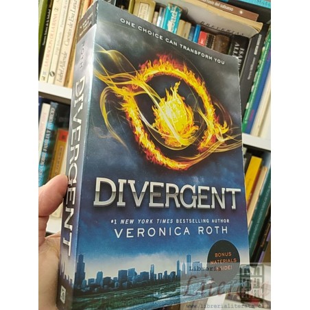 Divergent  Veronica Roth  New York Times bestselling author, bonus materials inside EN INGLES