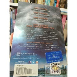 Divergent  Veronica Roth  New York Times bestselling author, bonus materials inside EN INGLES