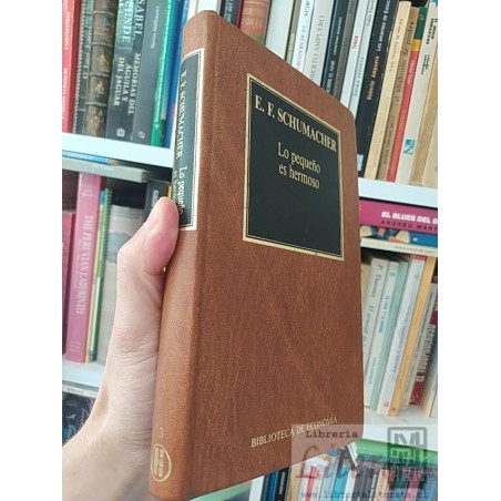 Lo pequeño es hermoso  E F Schumacher  Ediciones Orbis SA tapas duras  320 páginas