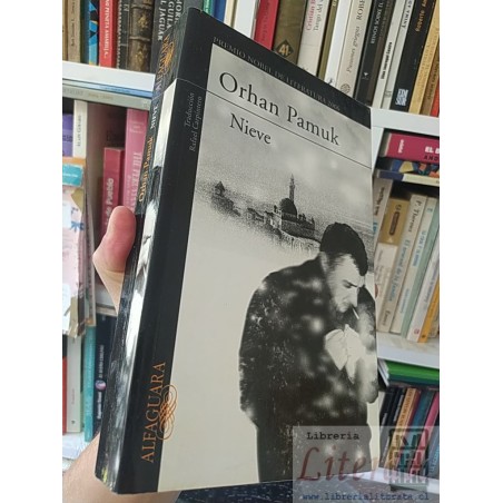 Nieve  Orhan Pamuk  Alfaguara 401 páginas