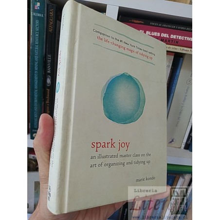 Spark Joy Marie Kondo TEN SPEED PRESS EN INGLES tapas duras  291 páginasNew York Times Best-Selling