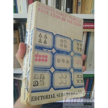 Cien años de soledad  Gabriel García Márquez  Editorial Sudamericana Buenos Aires 351 páginas