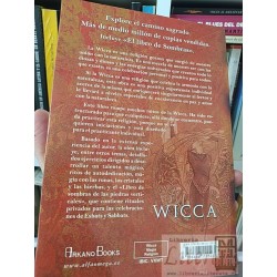 Wicca una guía para la práctica individual Scott Cunningham Arkano Books Contiene «El libro de sombras», del mismo autor