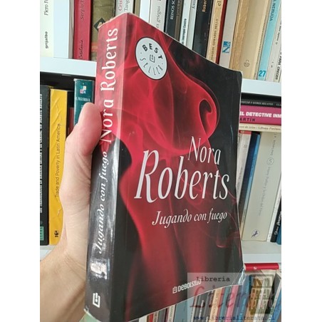 Jugando con fuego Nora Roberts DeBolsillo 523 páginas