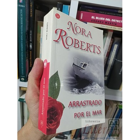 Arrastrado por el mar Nora Roberts Punto de lectura  491 páginas