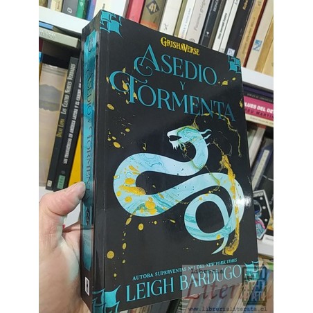 Asedio y tormenta Trilogía sombra y hueso 2 Leigh Bardugo Grishaverse formato grande 498 páginas