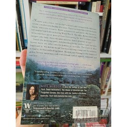 The distant hours Kate Morton Washington Square Press NEW YORK TIMES BESTSELLER EN INGLES
